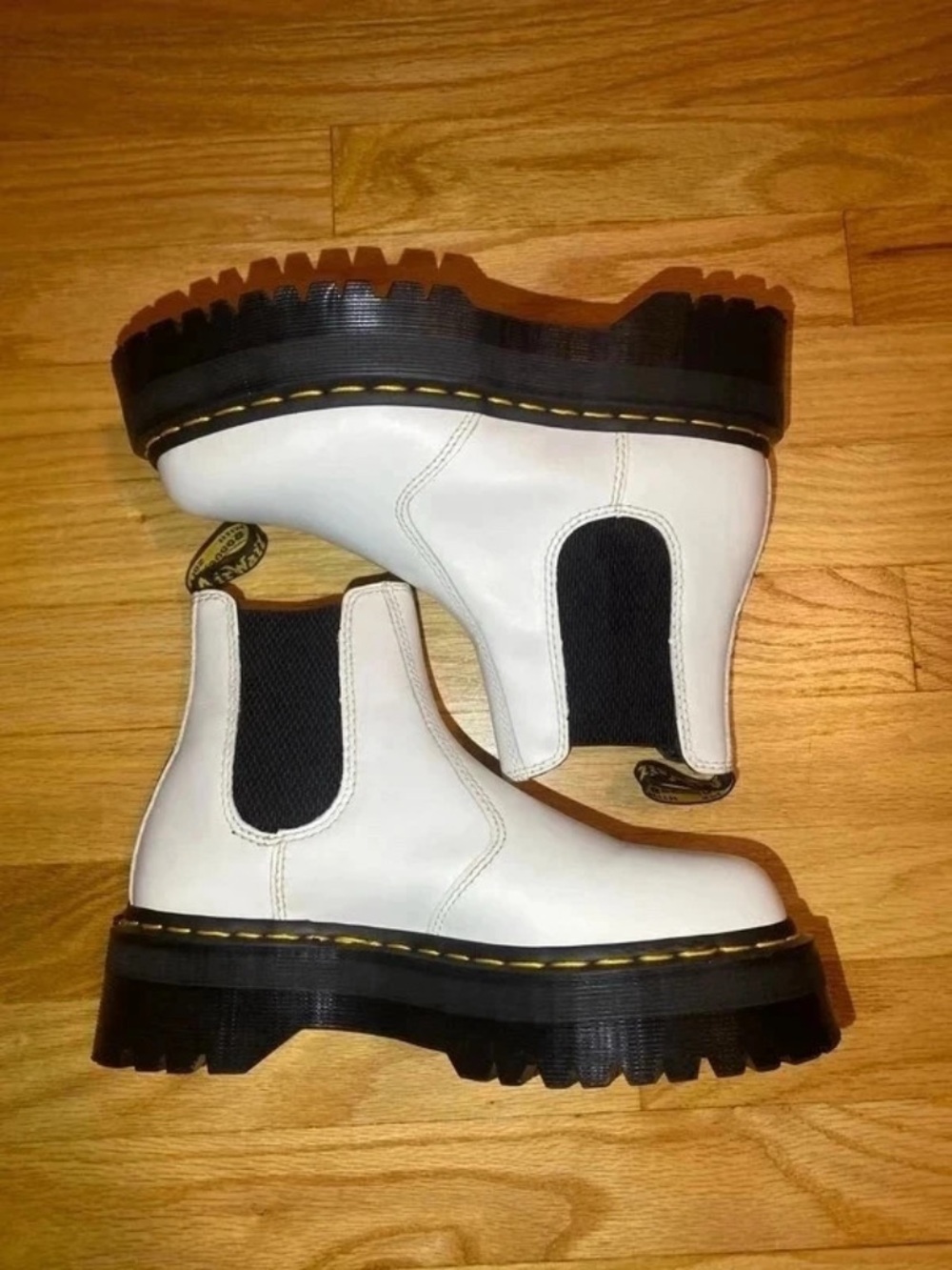 Doc Martens 2976 Quad Smooth Leather Platform Chelsea Boots In White Size 7